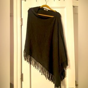 WHITE + WARREN DARK GRAY FRINGED CASHMERE PONCHO